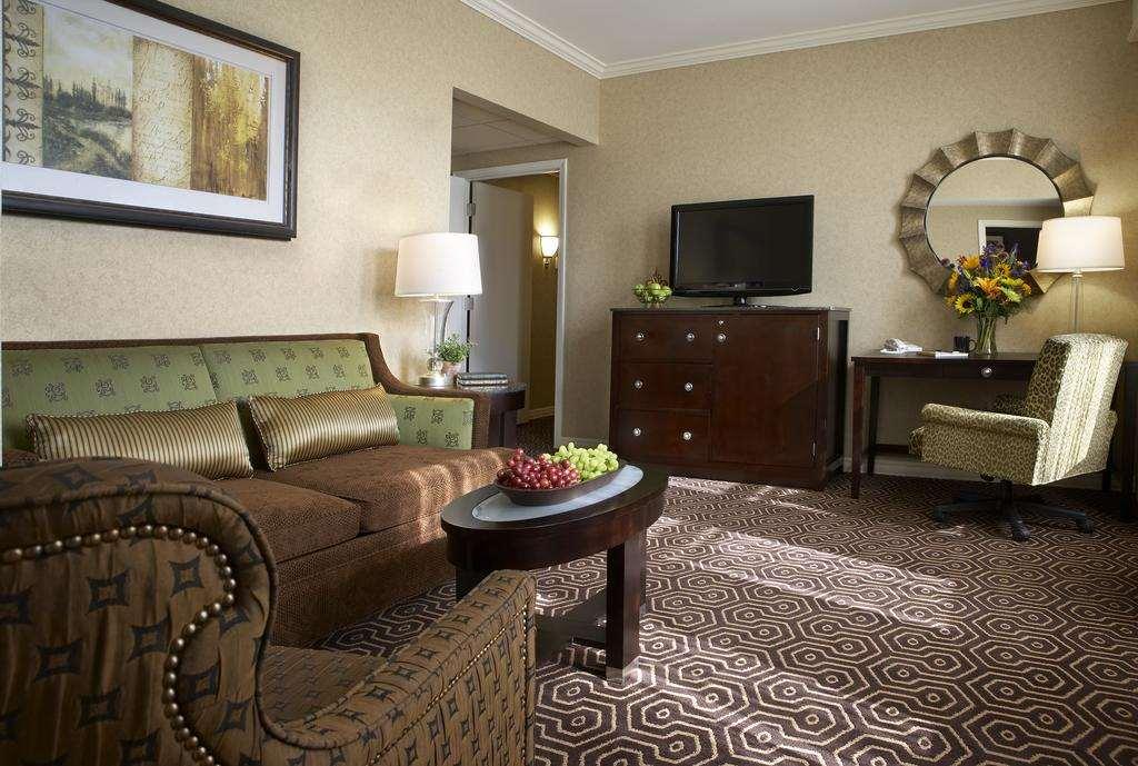 Hotel Julien Dubuque Oda fotoğraf